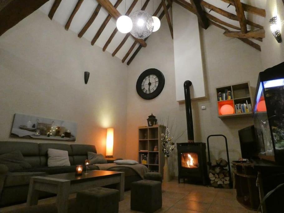 Maison De Charme Pres De Beauval Saint-Cyran-du-Jambot 外观 照片